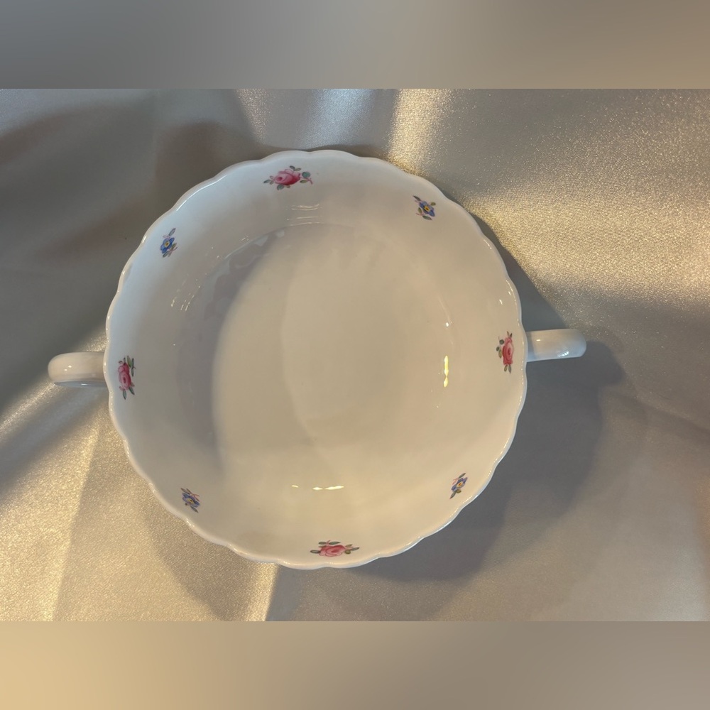 Spode ‘Dimity’ White Porcelain Floral Handled Soup Bowl with Pink Rose Pattern💐
